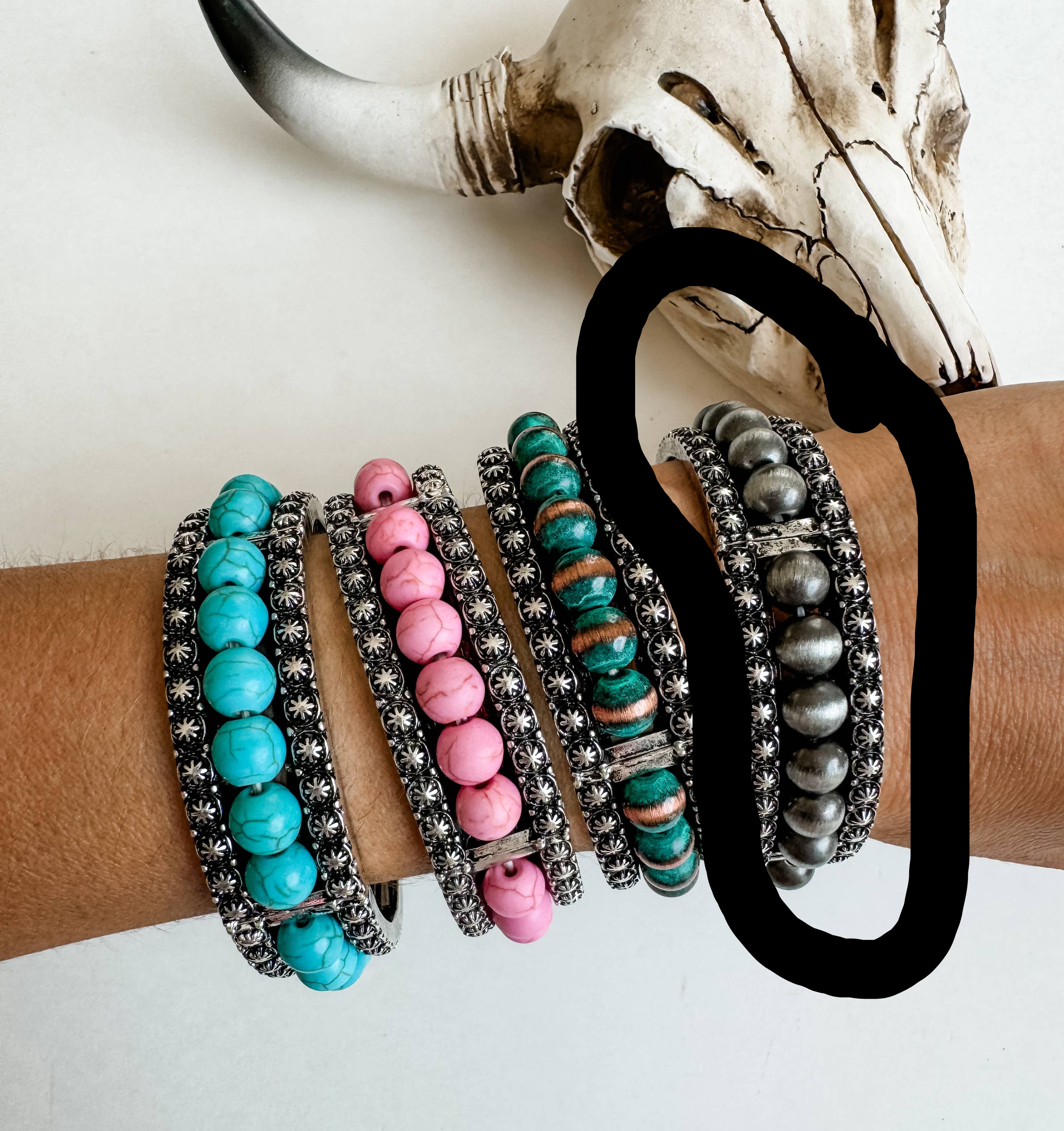 Navajo Style Pearl with Concho Stretch Bracelet: SILVER