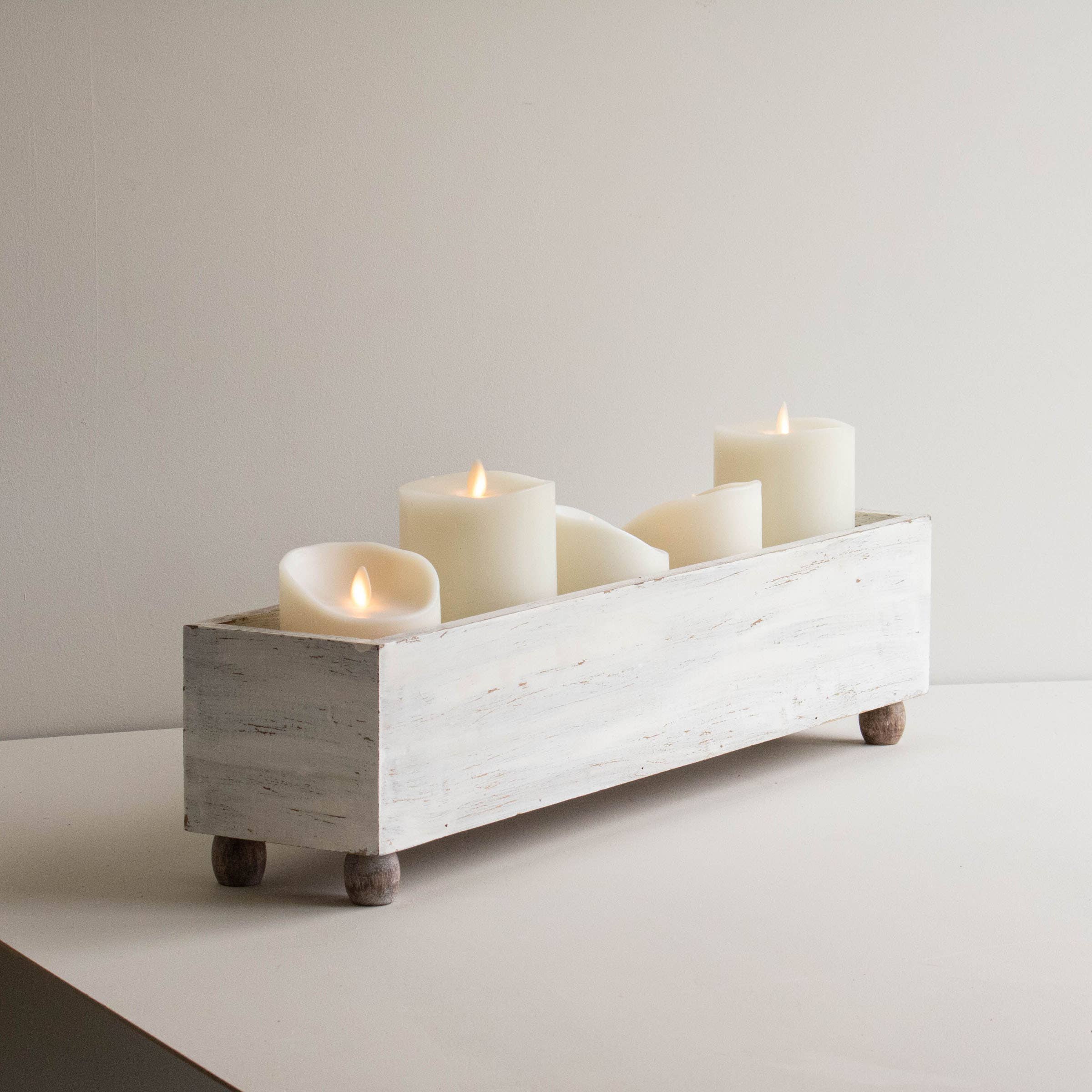 Foreside Home & Garden - Maxwell Distressed White Wood Farmhouse Trug Bin