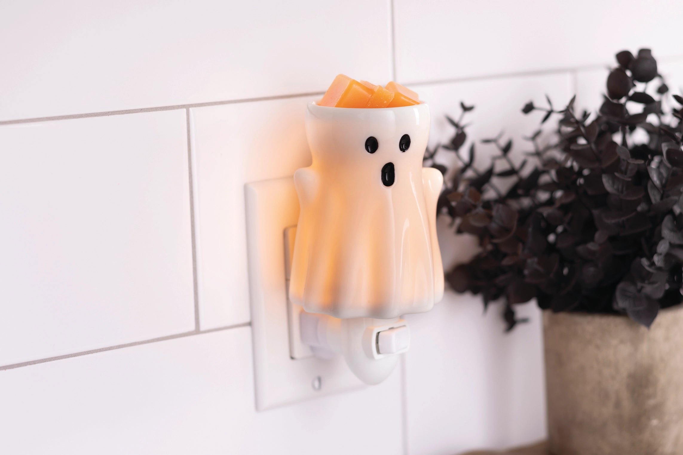 Ghost Pluggable Fragrance Warmer