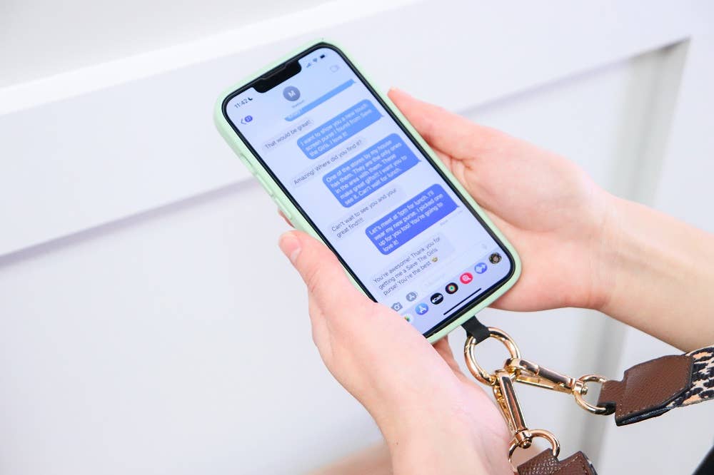 Save The Girls - Clip & Go Crossbody Strap w/Zippered Pouch: Leopard