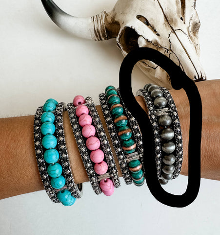 Navajo Style Pearl with Concho Stretch Bracelet: SILVER