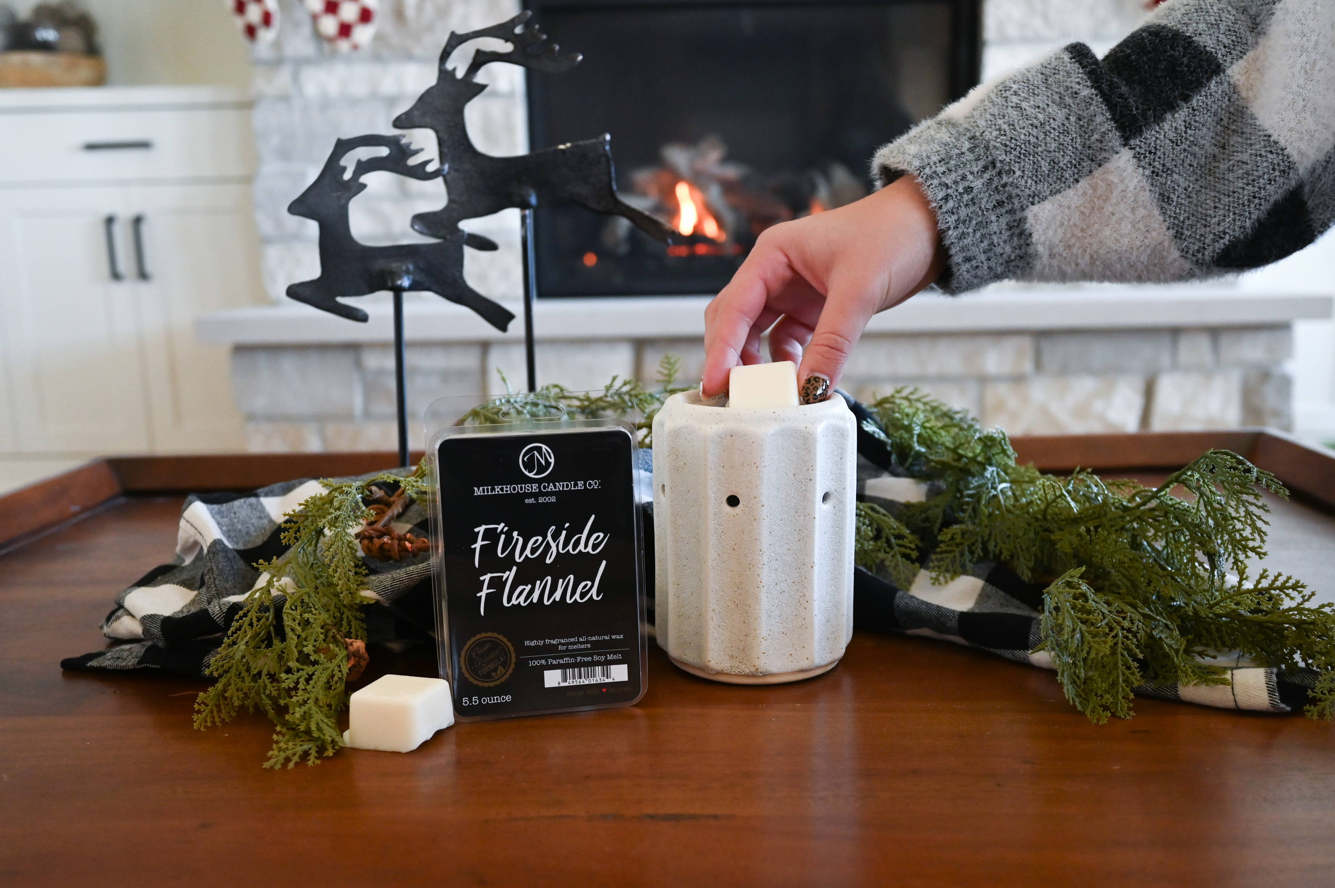 5.5 oz Wax Melts: Fireside Flannel
