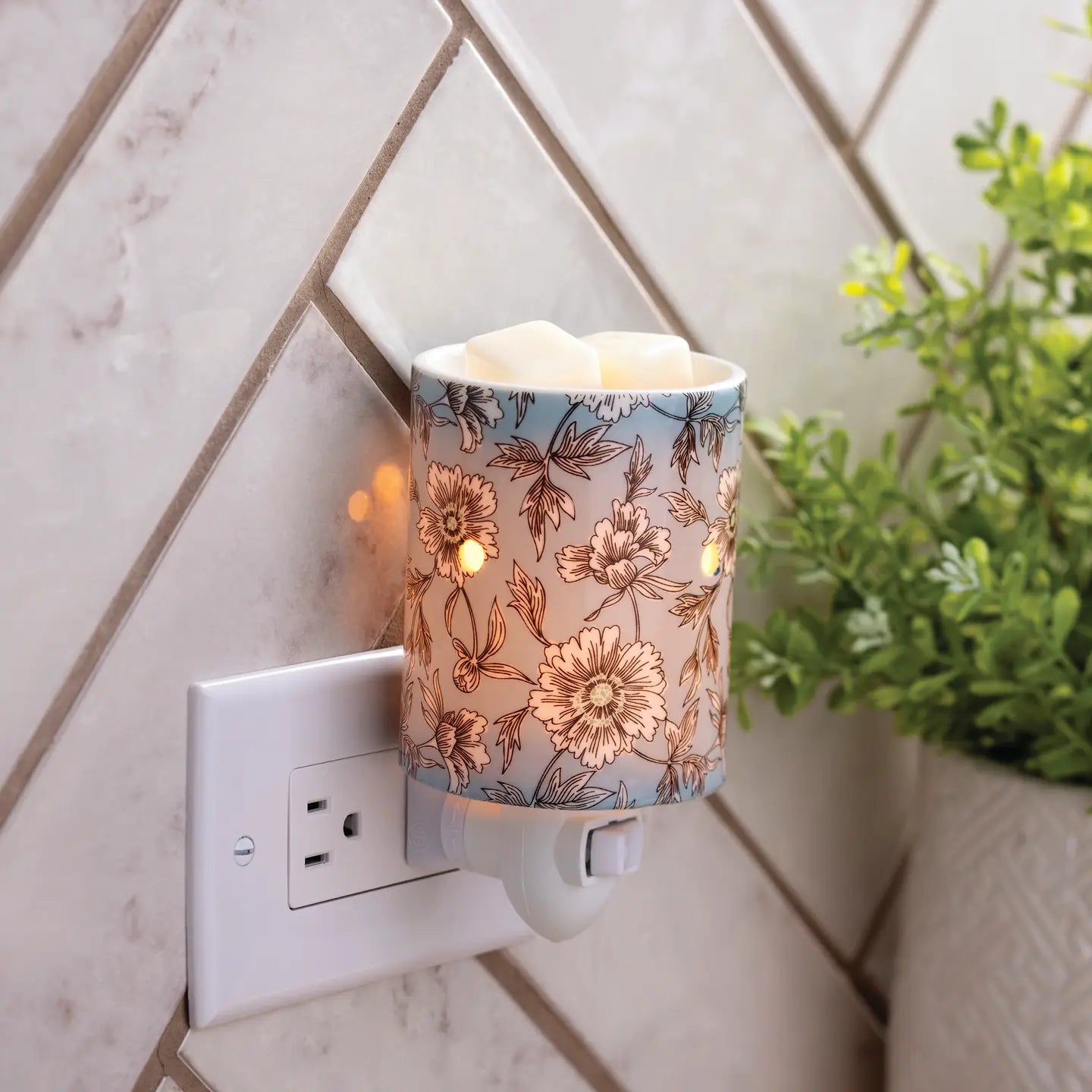 Flora Pluggable Fragrance Warmer