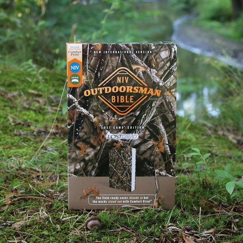 NIV, Outdoorsman Bible, Lost Camo Edition, Leathersoft, Red Letter, Comfort Print: The Field-Ready Cover Blends In but the Words Stand Out with Comfort Print