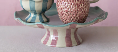 11" Round Ruffle Pedestal