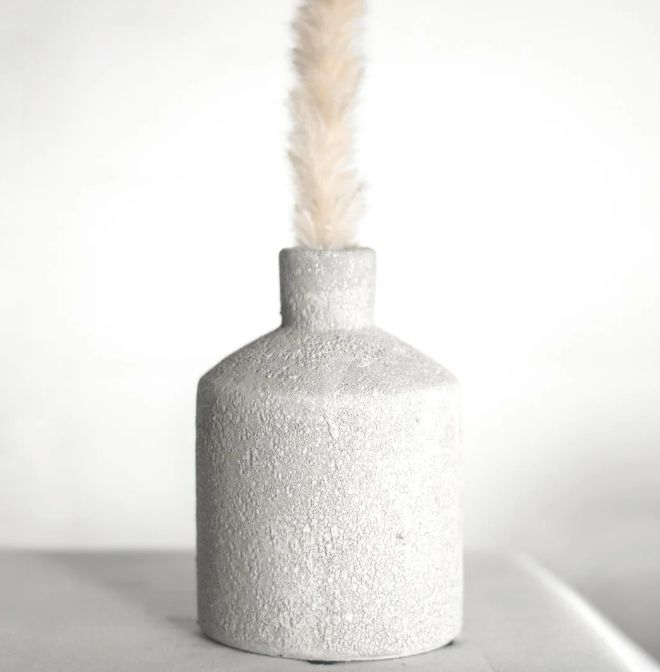 7.56" SANDY WHITE TEXTURED VASE